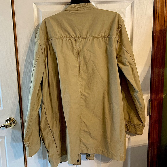Men’s extra-large khaki colored jacket with pockets and front zipper. - Picture 3 of 5